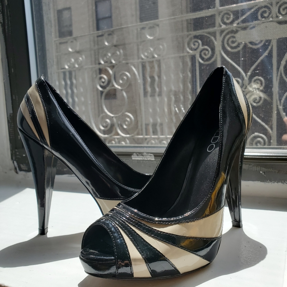 7.5 Aldo Black & White Peep Toe Heels